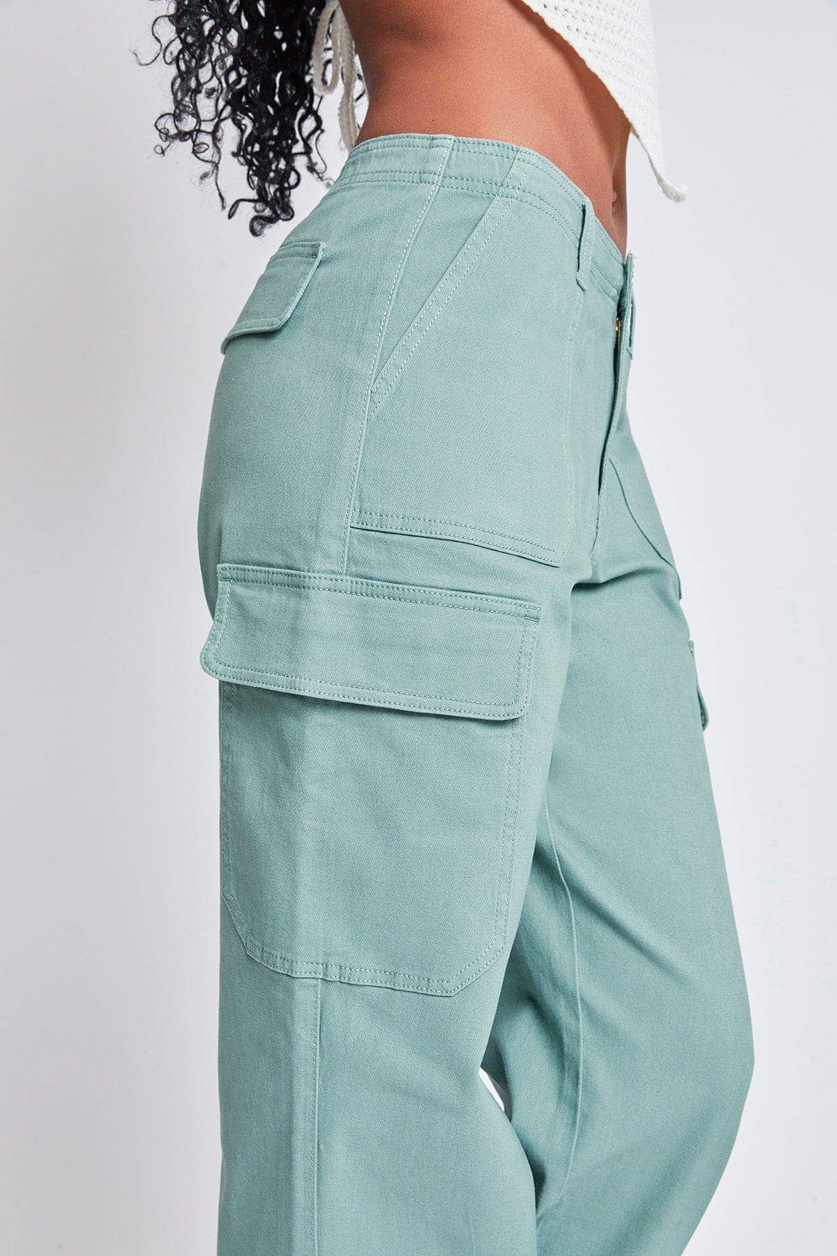 High Rise Straight Leg Cargo Pants in Jasmine